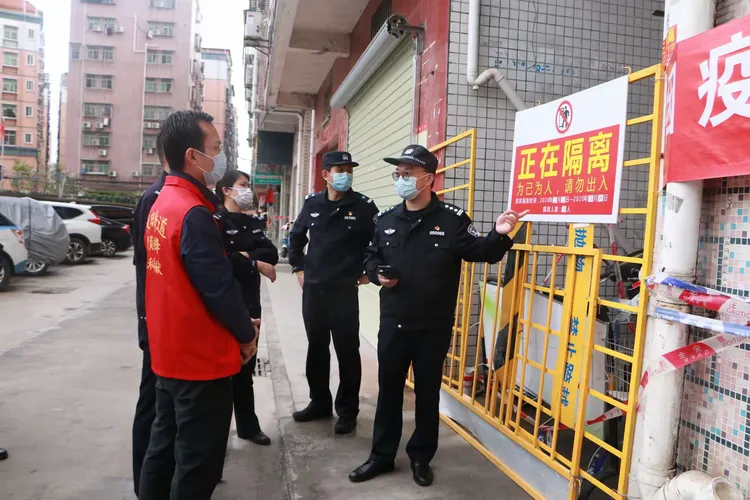 2月15日下午,市局治安巡警支队政委徐伟到宝岗所辖区指导新冠肺炎疫情