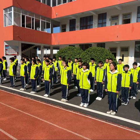 生命因运动精彩，体育让梦想成真———新民实验学校举行第十周升旗仪式