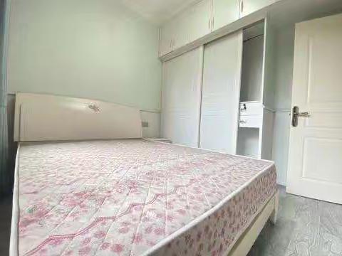城北花园房，东湖春天，带70平平台花园，422老证，产权60实际160左右，报价74.8看房66226