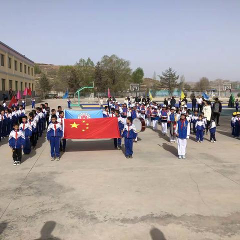 运动点燃激情、校园别样风采——陈井学区“迎五一、健体质、强体魄、共成长”田径运动会