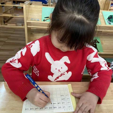 🦋🦋风清蝶飞舞，春暖花自香🌷