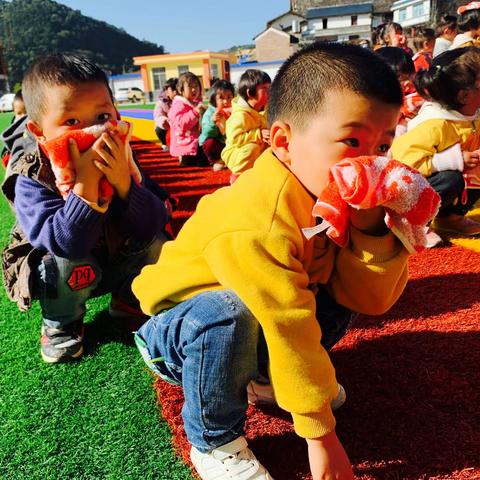 附属幼儿园消防演练进行时