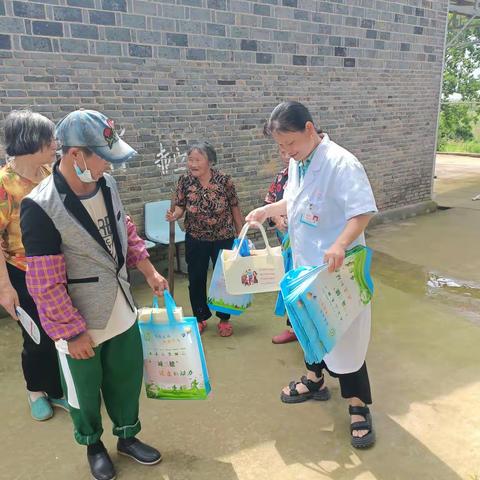 [赤岸村新时代文明实践站]惠民政策“江西卫惠保”进万家
