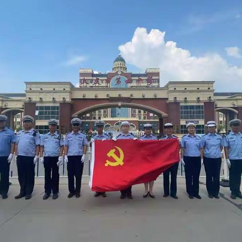 党旗在基层一线高高飘扬----龙凤大队组织党员“重温入党誓词，不忘入党初心”