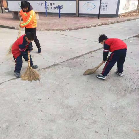 金厂峪中心小学     一（1）班学习雷锋活动日