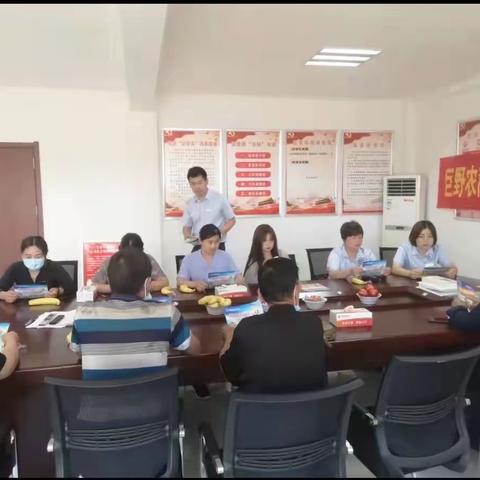 巨野农商银行葛店支行举办“浓情中秋，缘聚农商”主题营销活动