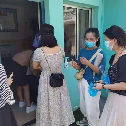 【关注幼儿饮食健康  共建温馨和谐家园】——源汇区区直幼儿园家委会参观食堂暨陪餐活动