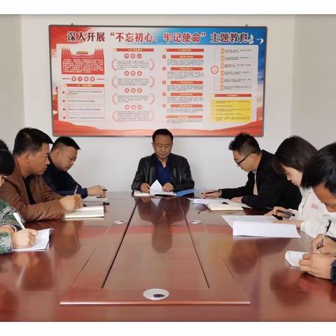 清理灌溉渠道   助力苗木生长