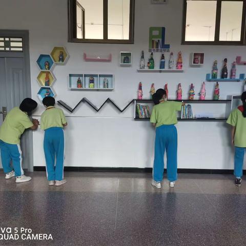 区二校组织学生进行卫生大扫除活动