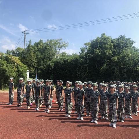 学军思来苦后甜，人若励志趁少年——记辉埠小学四（2）班学军活动