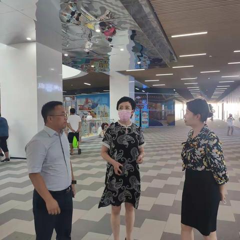 泾河新城党委委员、管委会副主任任炳群检查泾河新城体育中心招商运营情况