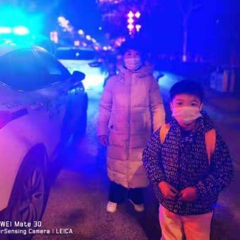 【公安未央分局新府路派出所】帮助走失小孩找到家人