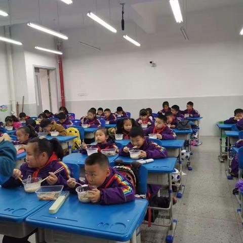 “冬日，食刻陪伴”———二年级四班美食活动