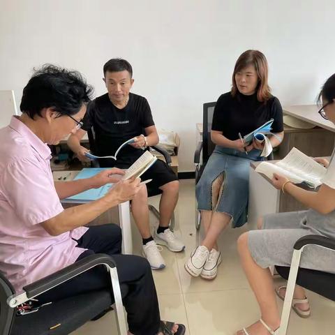 教学无止境，教研促生长              ——底阁镇中学美术、音乐集体教研活动