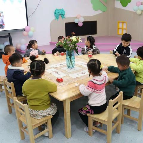 “小 party 大幸福”一一吾悦幼儿园“悦儿”托育中心九、十月份集体生日会