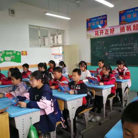 世界读书日                我们一起读书吧        —————双岭小学