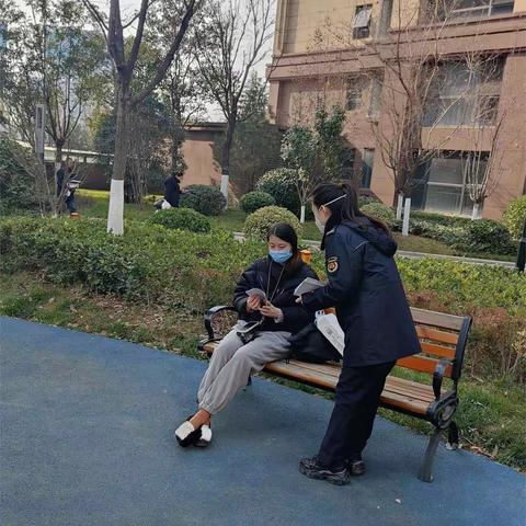 宪法宣传进社区 垃圾分类入人心