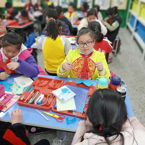 “暖汤濯我足，剪纸招我魂”——马兰屯镇插花小学剪纸社团精彩纷呈