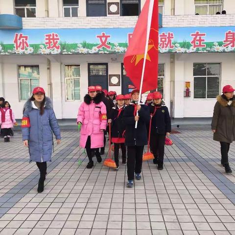 岁末天寒日 真情送暖春