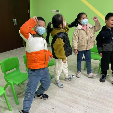 朗艺小主持周六12.10王老师班基础（27）班3.40-5.10课堂小结.1.口部操2.回课小毛驴找水3.新授《熊妈妈来请客》