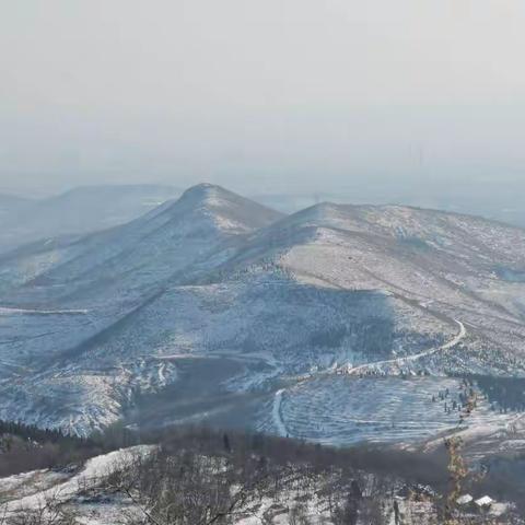 踏雪登高望春归   祝福2022北京冬奥会