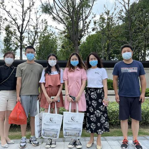 “疫”线关怀，感谢有你—少华街小学领导慰问防疫教师志愿者