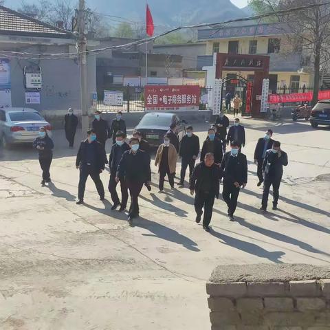 2022年4月2日上午，镇党委书记田元飞、镇长陈长青、人大主席路秋来、纪委书记栗根等各位领导到兴泉村调研指导。