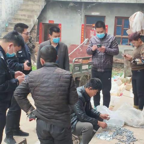 桂林镇派出所元铭伟，马飞洋，田耀华，郝振斌等领导一同对兴泉村平安建设及反诈中心App下载做了工作宣传。