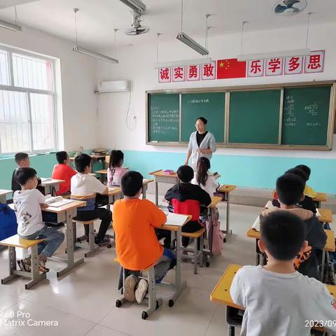 听课中收获，评课中成长——香城固镇中心校听评课纪实