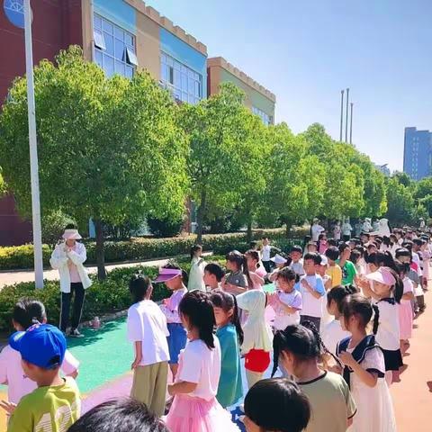 万邦秀实幼儿园晨练活动