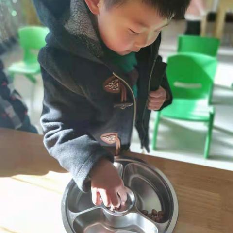 智慧树幼儿园 “ 巧手自理 快乐童年 ” 能力评比活动