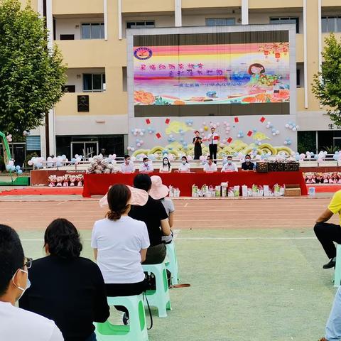 晨曦细雨育桃李   “疫”情之下月满怀
