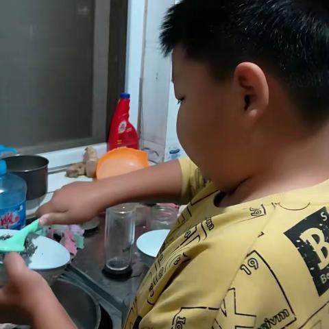 知恩于心，感恩于行—-第三小学六二班孝心在行动