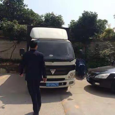 观湖执法队在松元厦中心新村查处黑煤气窝点