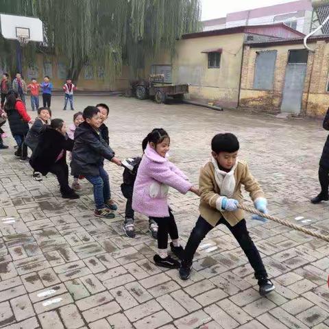 2018年同口镇韩村小学拔河比赛！