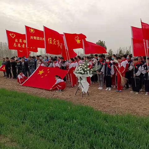 “传承革命精神，立志报效祖国”王务学校清明节祭扫烈士墓活动