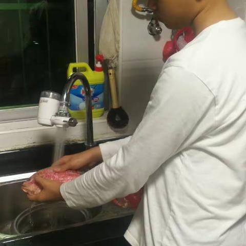 在厨房遇见幸福——初二（10）班“动”起来系列之一