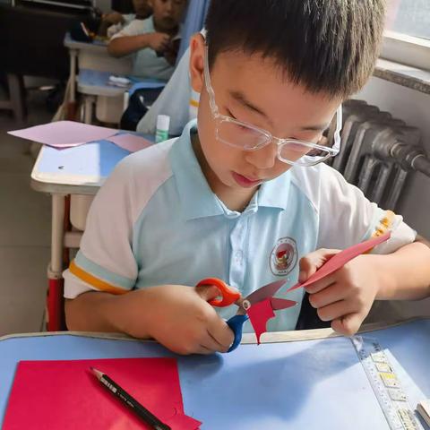 三年级道法实践活动：制作一个书签送同学