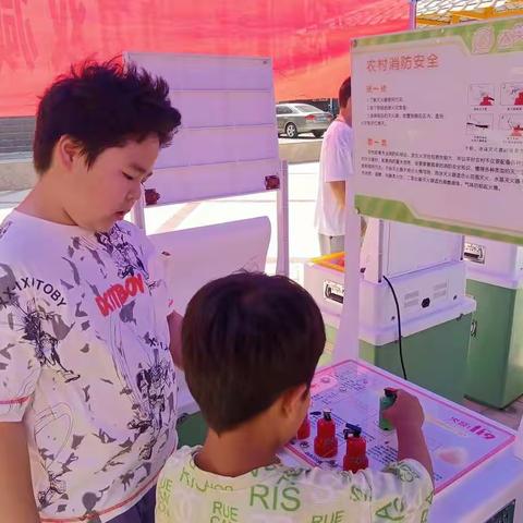 西苑社区开展“喜迎二十大 暑期邻里学”科普宣传教育进社区活动