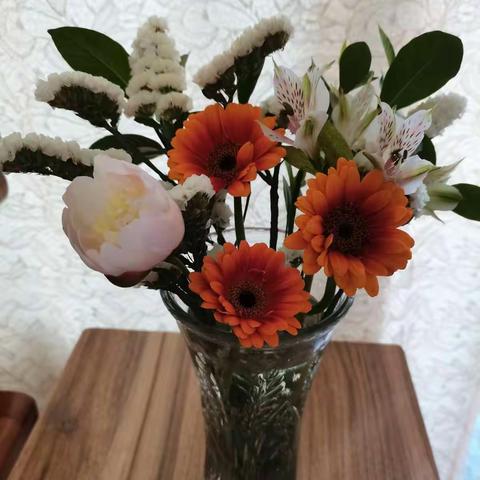 愿余生与鲜花和美食相伴