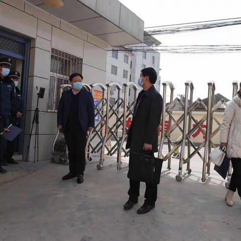 洛南县科教体局严会平局长深入永丰中学检查指导开学工作