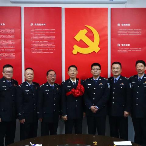 鹿城区看守所举行民警退休欢送仪式