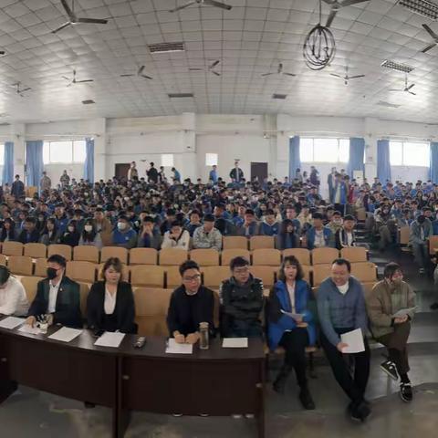 缅怀革命先烈   传承红色基因