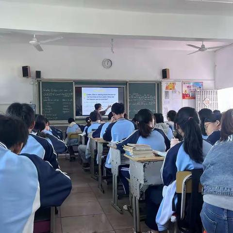 潜心教学勤探索，示范引领促提升——记荷叶中学九年级英语公开课