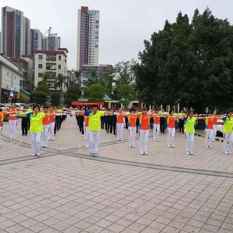 横岗街道六约社区健身服务点日常晨练