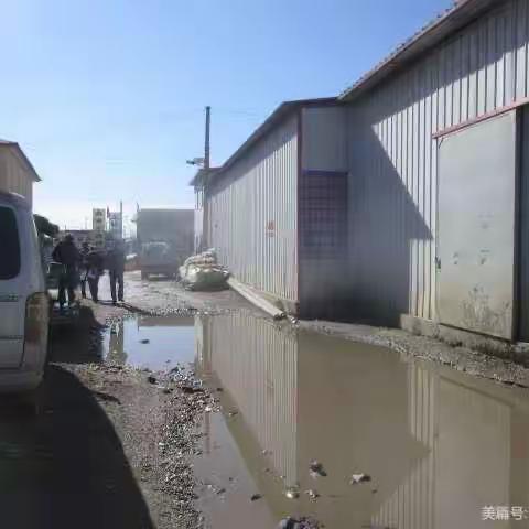 预出售：房屋坐落：铁南西路（绍成宾馆胡同内）；房屋面积：589.33㎡，宗地面积730㎡；联系电话5188177