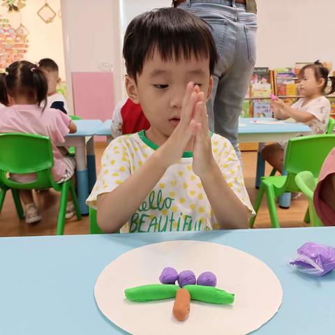 美味的葡萄——肥城市实验幼儿园东园小一班手工活动纪实