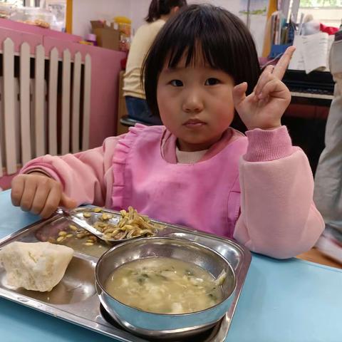 欢乐的幼儿园生活——肥城市实验幼儿园东园小一班一日活动