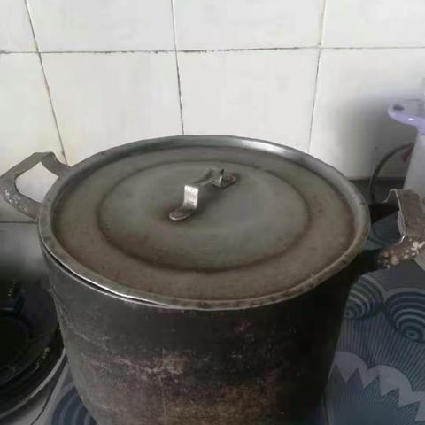 我们家的老物件：周末回家，在清理杂物处时，欣然发现存放在家里各个角落的生活用品，这些都是过，（作者：郭勇汉）