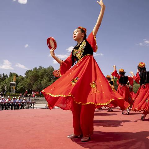 中华民族一家亲  同心共筑中国梦”第十三师新星市第40个民族团结教育月综合文艺演出